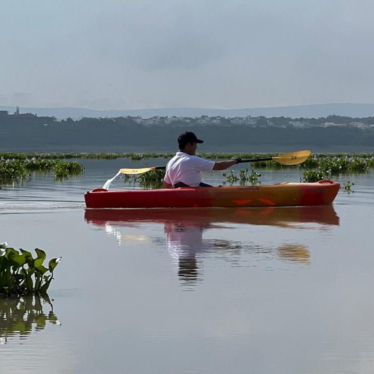 kayaking on Presa Allende